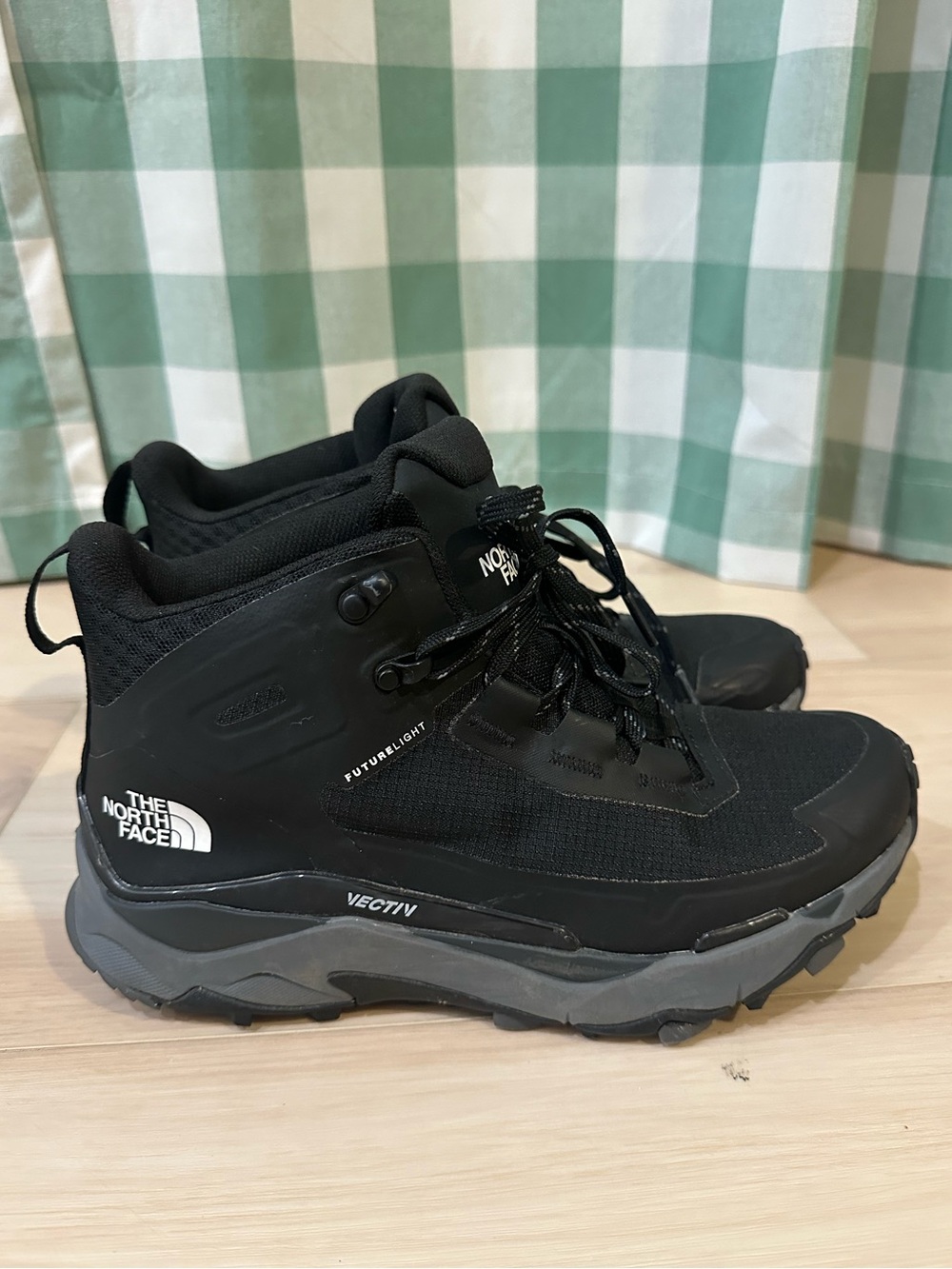 The North Face Vectiv Exploris Mid Futurelight Hiking Boots - Black - Size 7